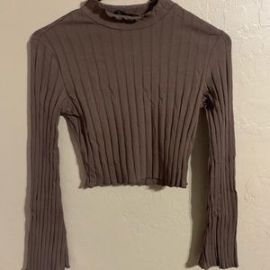Shein crop top with bigger sleeves dark brown.